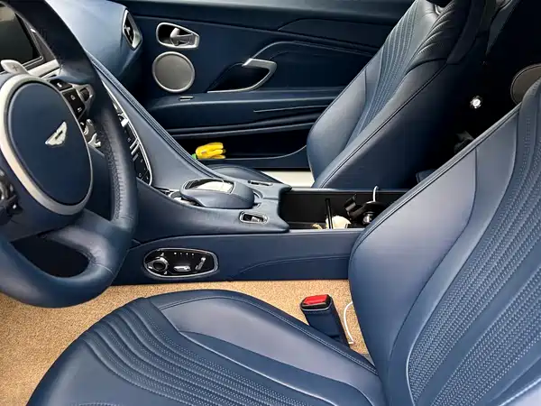 Aston Martin DB11 2020