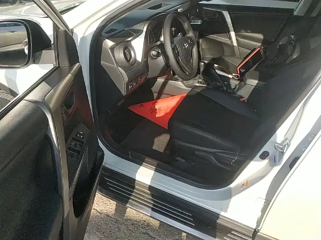 Toyota RAV4 2015 — фото 16