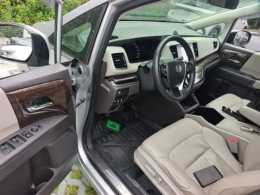 Honda Odyssey 2015 — фото 14