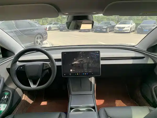 Tesla Model 3 2024