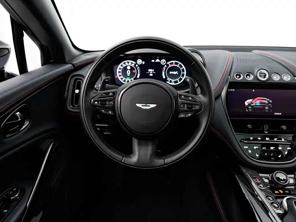Aston Martin DBX 2025 — фото 18
