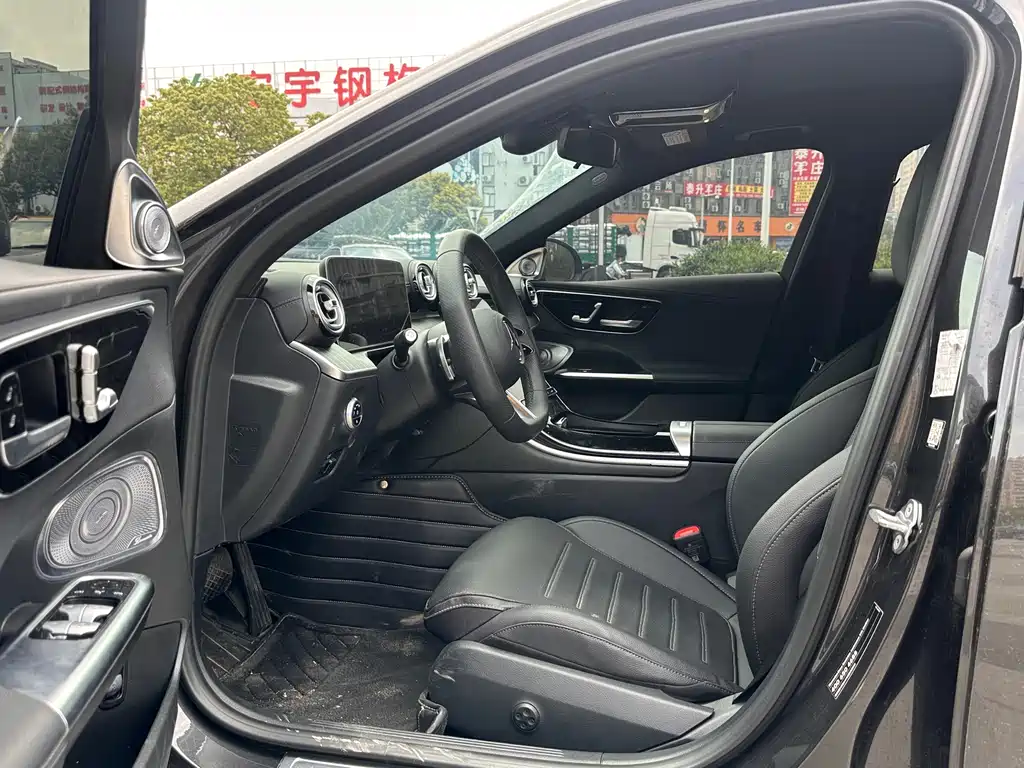 Mercedes-Benz C-Class 2023 — фото 7