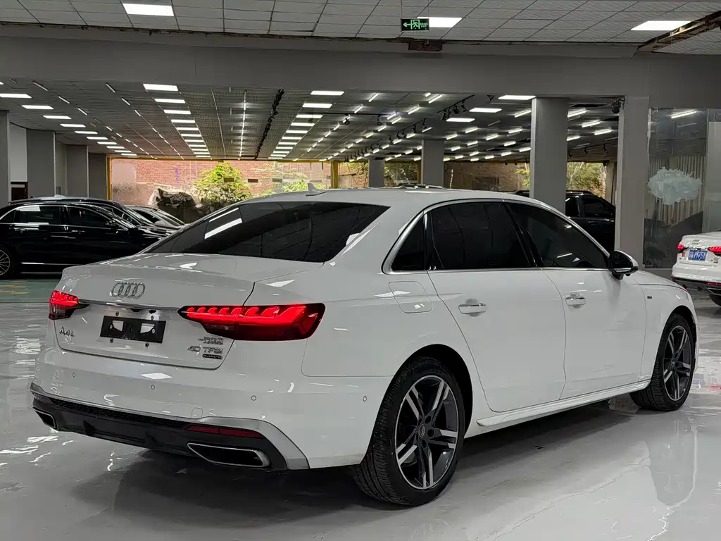 Audi A4L 2020 — фото 9