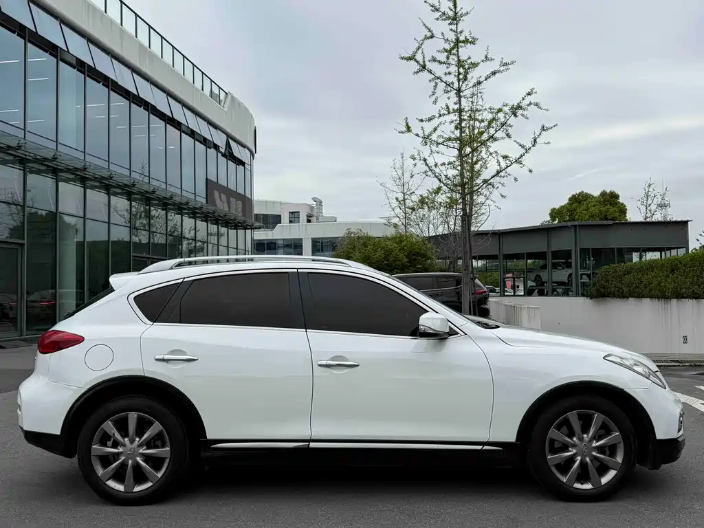 Infiniti QX50 2016 — фото 14