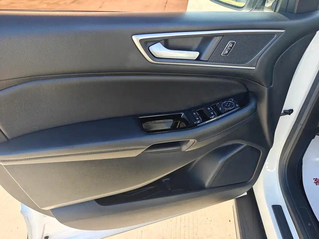 Ford Edge 2019 — фото 10