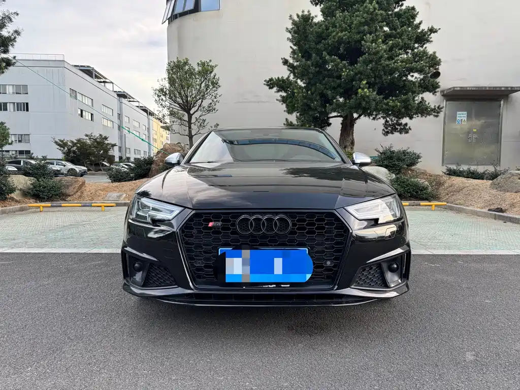 Audi A4L 2019
