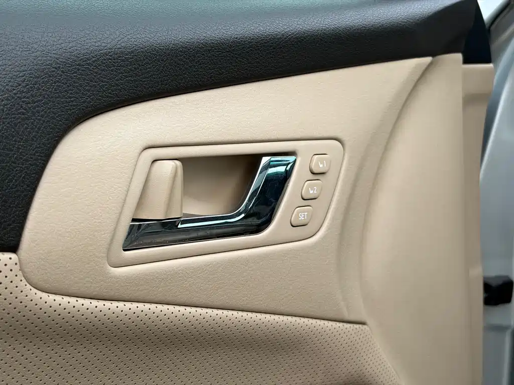 Toyota Crown 2010 — фото 12