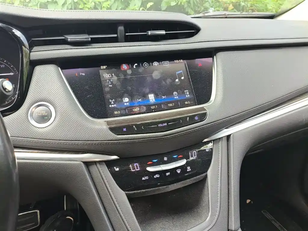 Cadillac XT5 2017 — фото 13