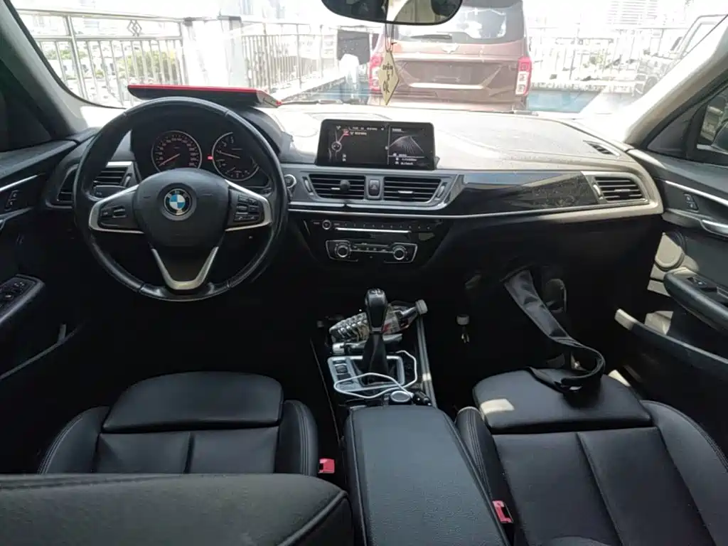 BMW 1 Series 2017 — фото 10