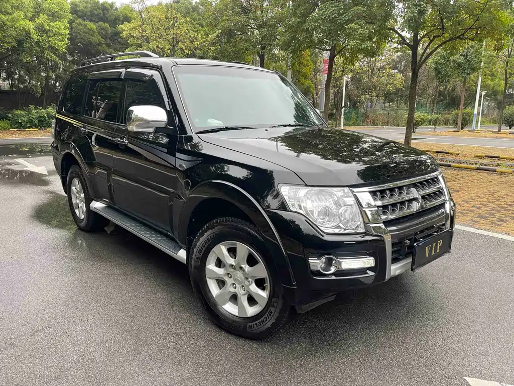 Mitsubishi Pajero 2015 — фото 3