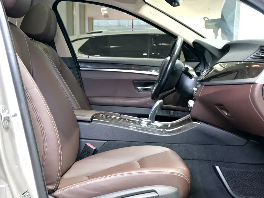 BMW 5 Series 2014 — фото 11