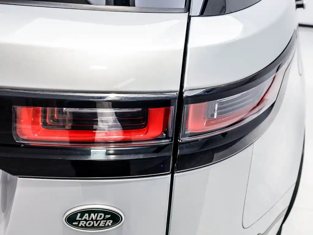 Land Rover Velar 2023 — фото 16