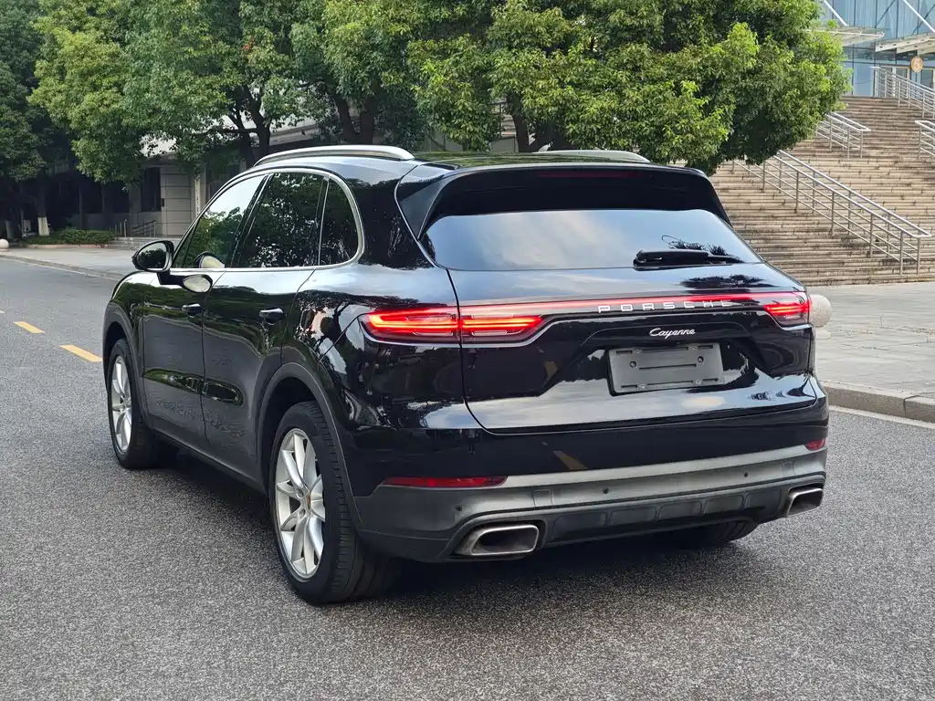 Porsche Cayenne 2018 — фото 24