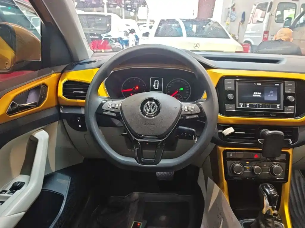 Volkswagen T-Cross 2020 — фото 11
