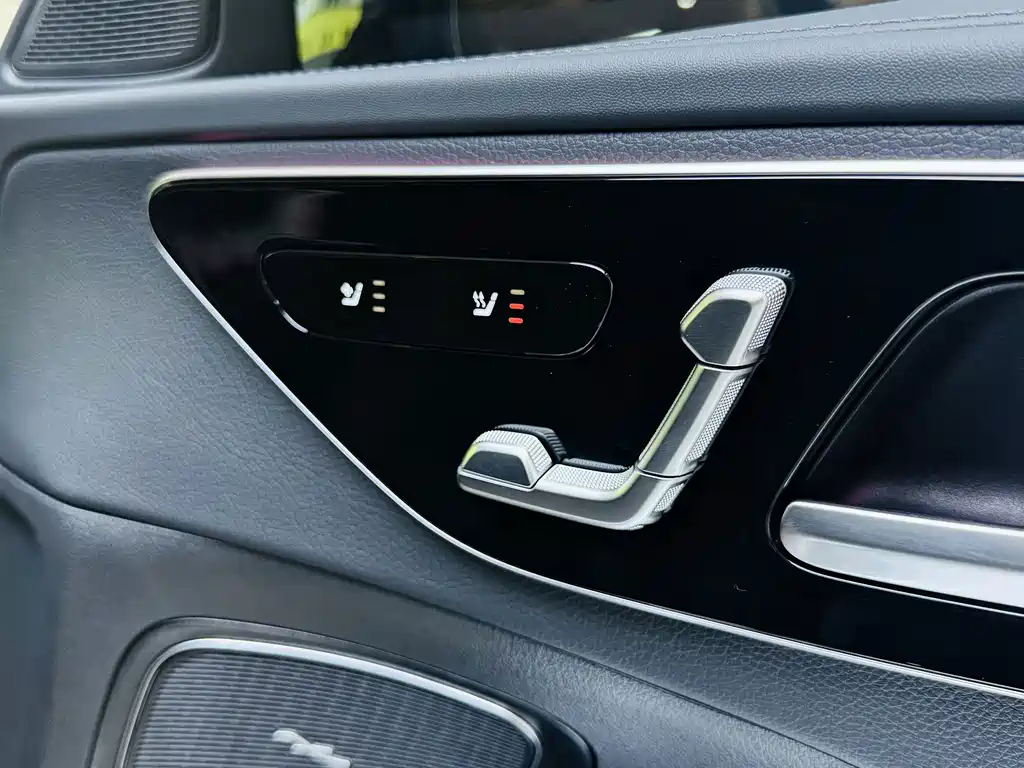 Mercedes-Benz C-Class 2025 — фото 11
