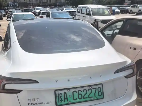 Tesla Model 3 2025