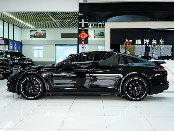 Porsche Panamera 2021