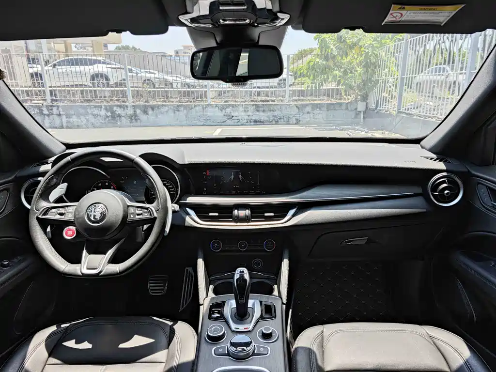 Alfa Romeo Stelvio 2023 — фото 8