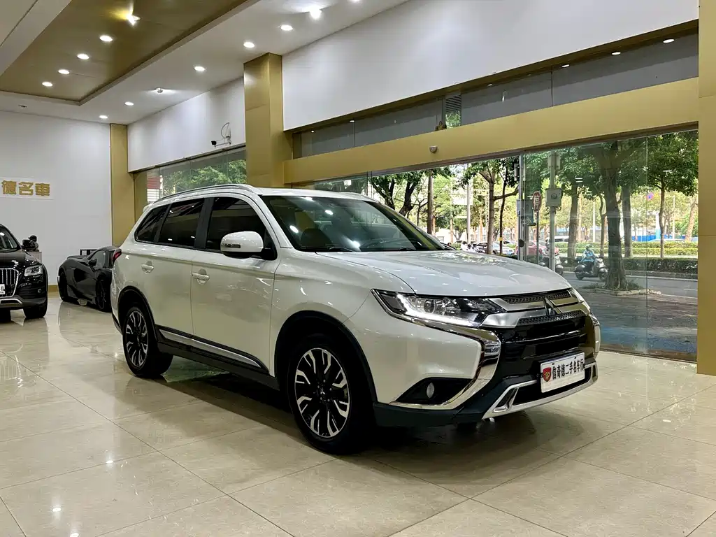 Mitsubishi Outlander 2020 — фото 6