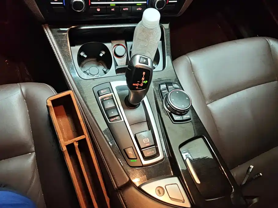 BMW 5 Series 2016 — фото 16