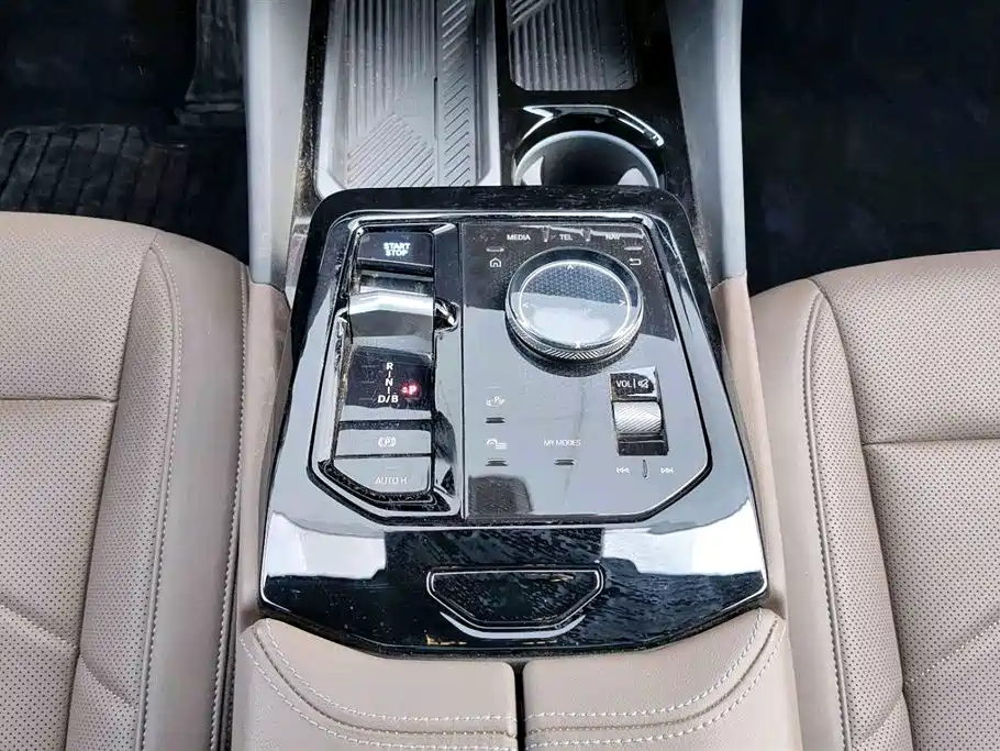 BMW i5 2025 — фото 9