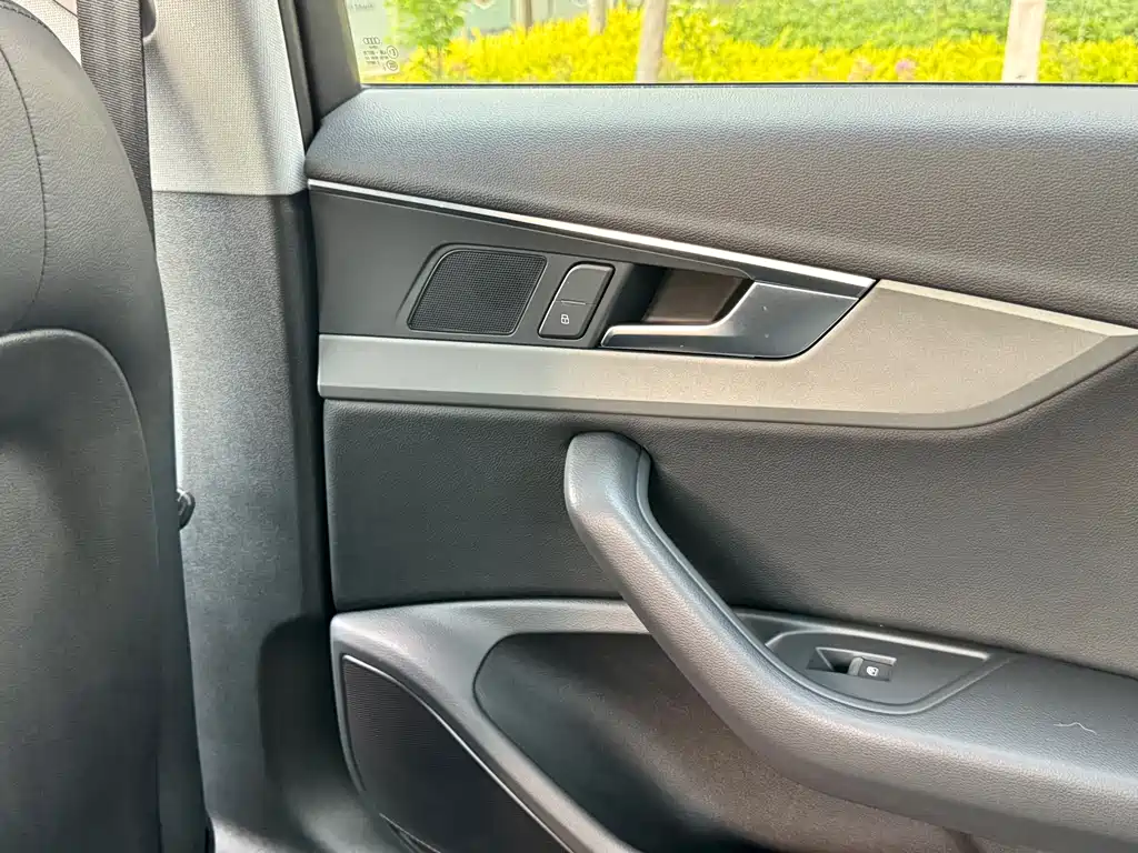Audi A4L 2020 — фото 12