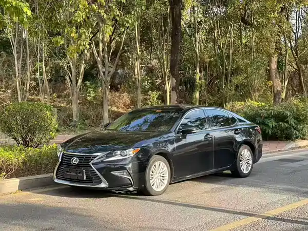 Lexus ES 2015