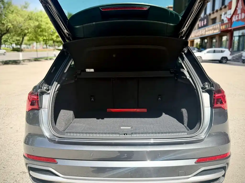 Audi Q3 2021 — фото 14