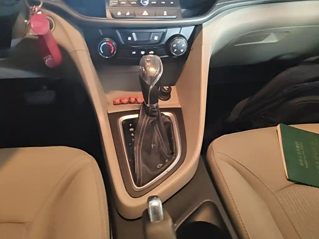 Buick Excelle 2015 — фото 14