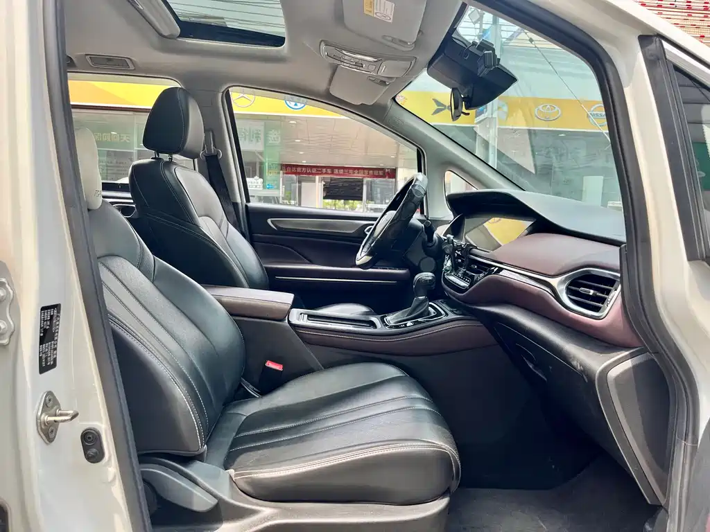 GAC Motor Trumpchi M6 2021 — фото 8