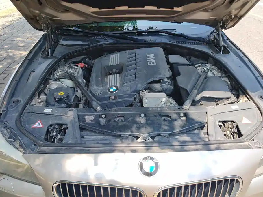 BMW 5 Series 2012 — фото 9