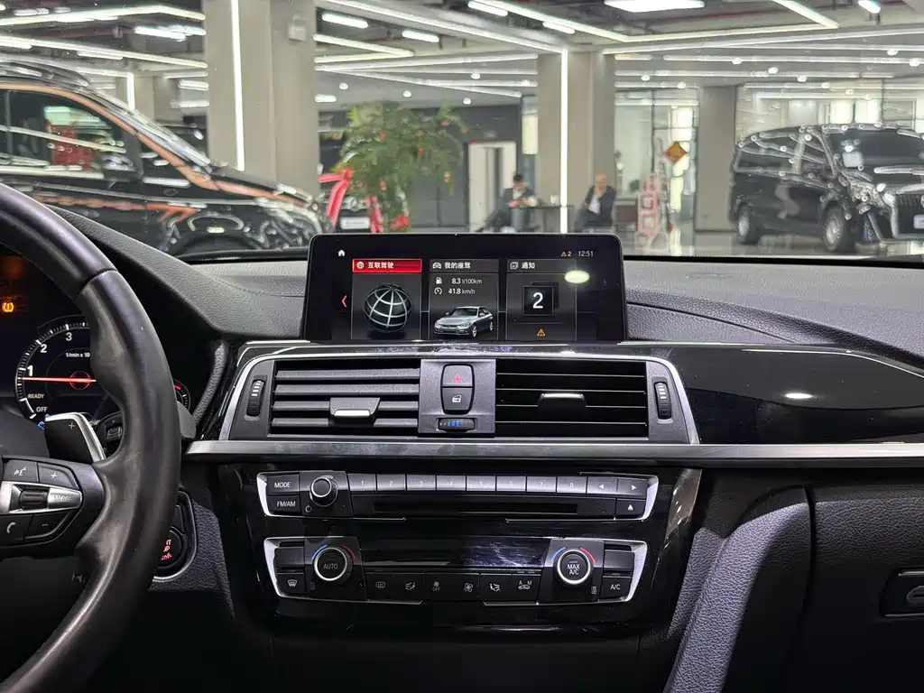 BMW 3 Series 2019 — фото 16