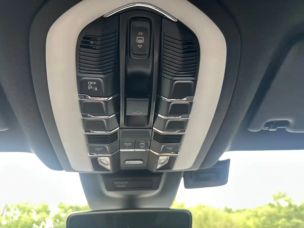 Porsche Macan 2019 — фото 15