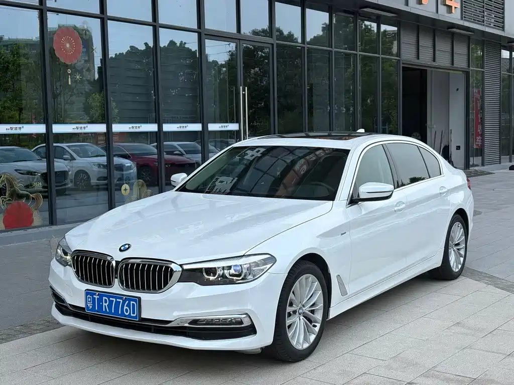 BMW 5 Series 2018 — фото 1