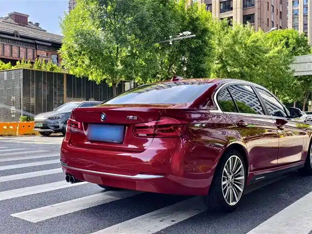 BMW 3 Series 2019 — фото 14