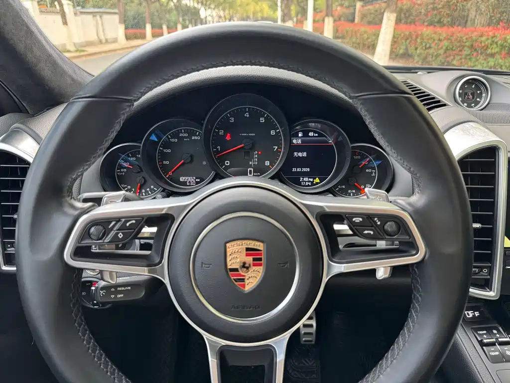 Porsche Cayenne 2017 — фото 9