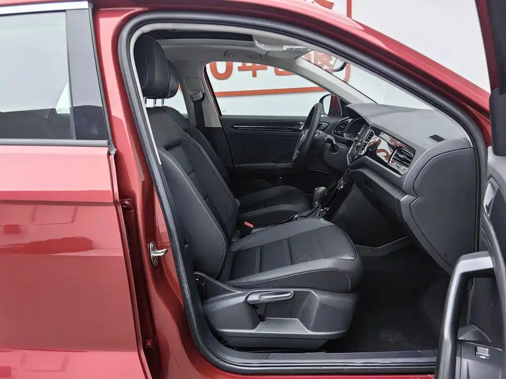 Volkswagen T-Roc 2019 — фото 23