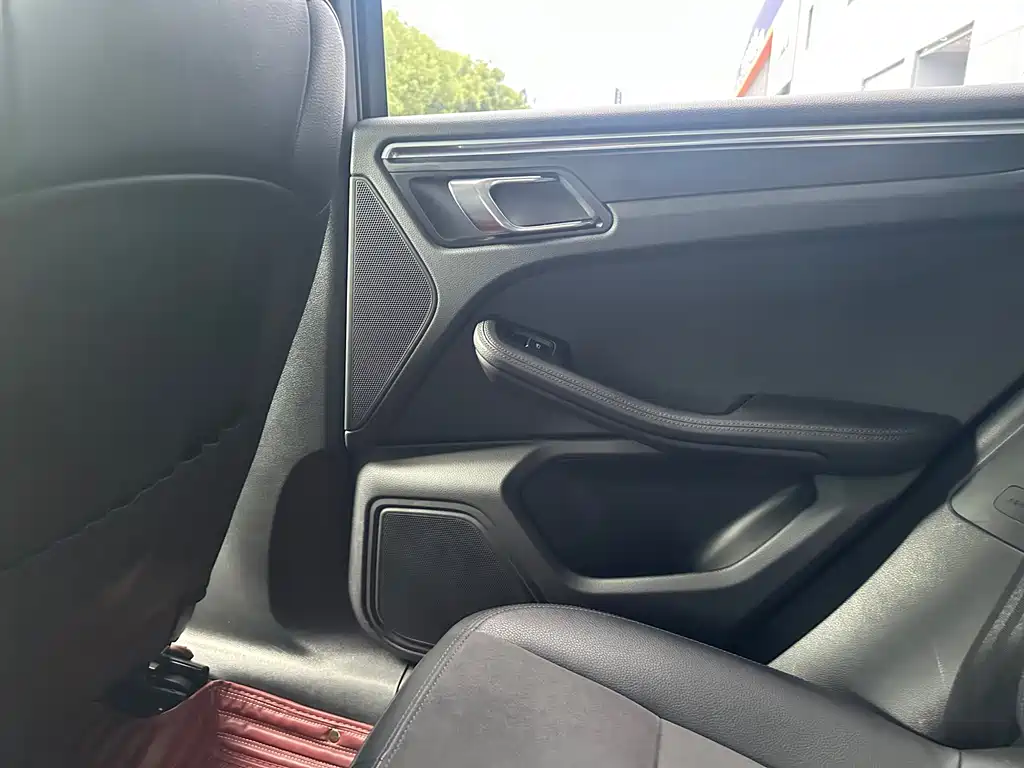 Porsche Macan 2019 — фото 11