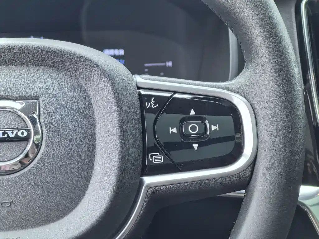 Volvo S90 2017 — фото 17
