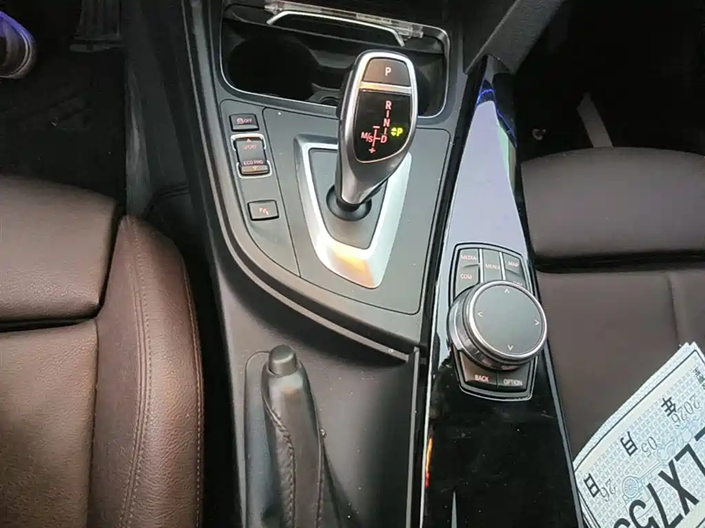 BMW 3 Series 2019 — фото 14