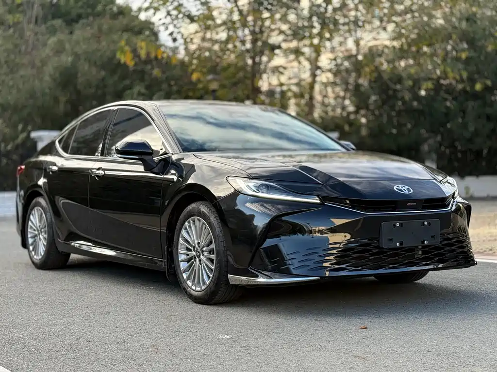 Toyota Camry 2025 — фото 3