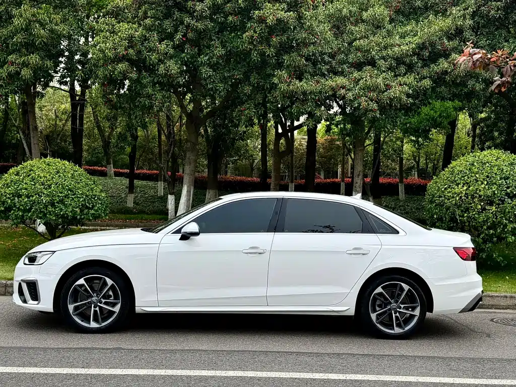 Audi A4L 2021 — фото 3