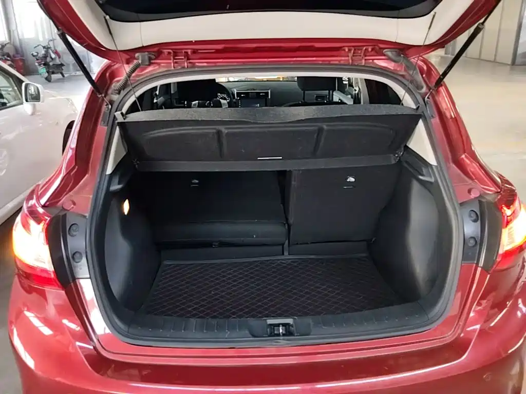 Nissan Tiida 2019 — фото 19