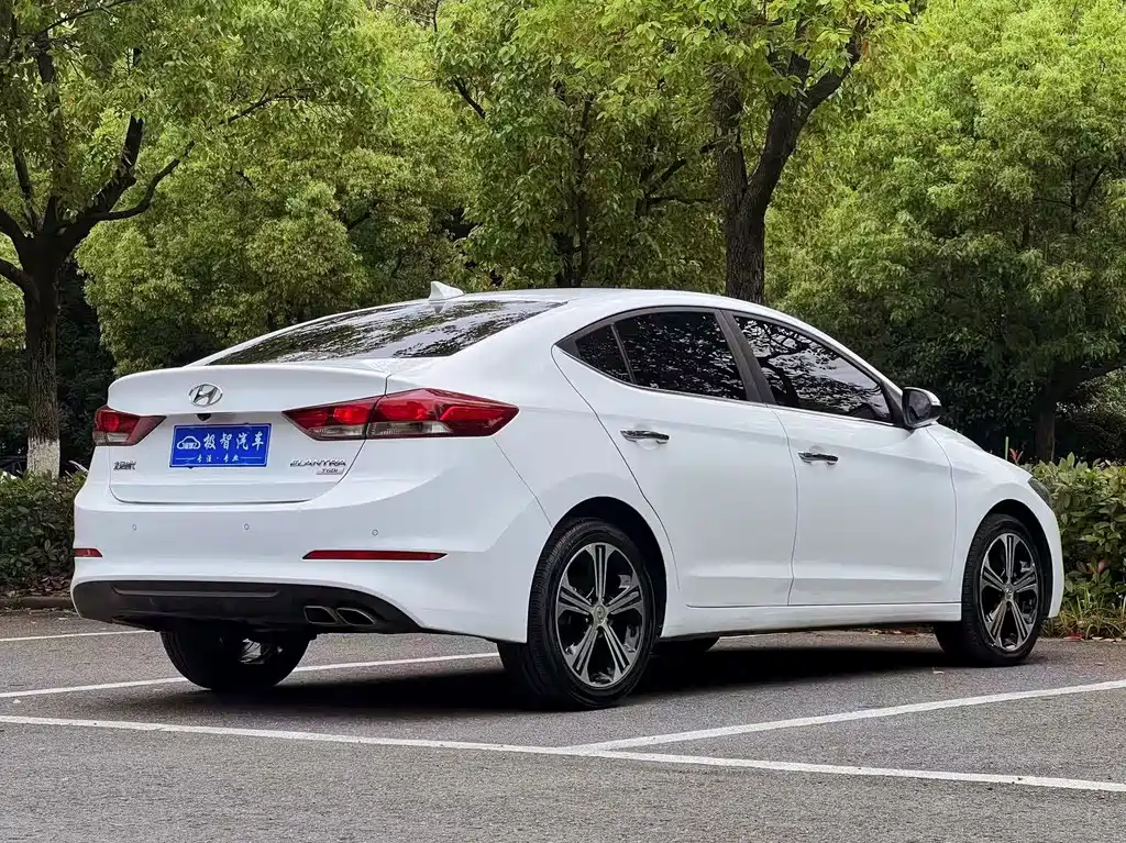 Hyundai Elantra 2019 — фото 5
