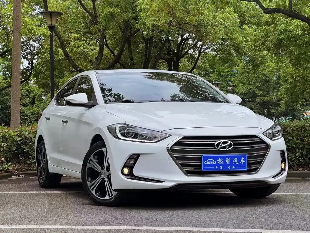 Hyundai Elantra 2019 — фото 9