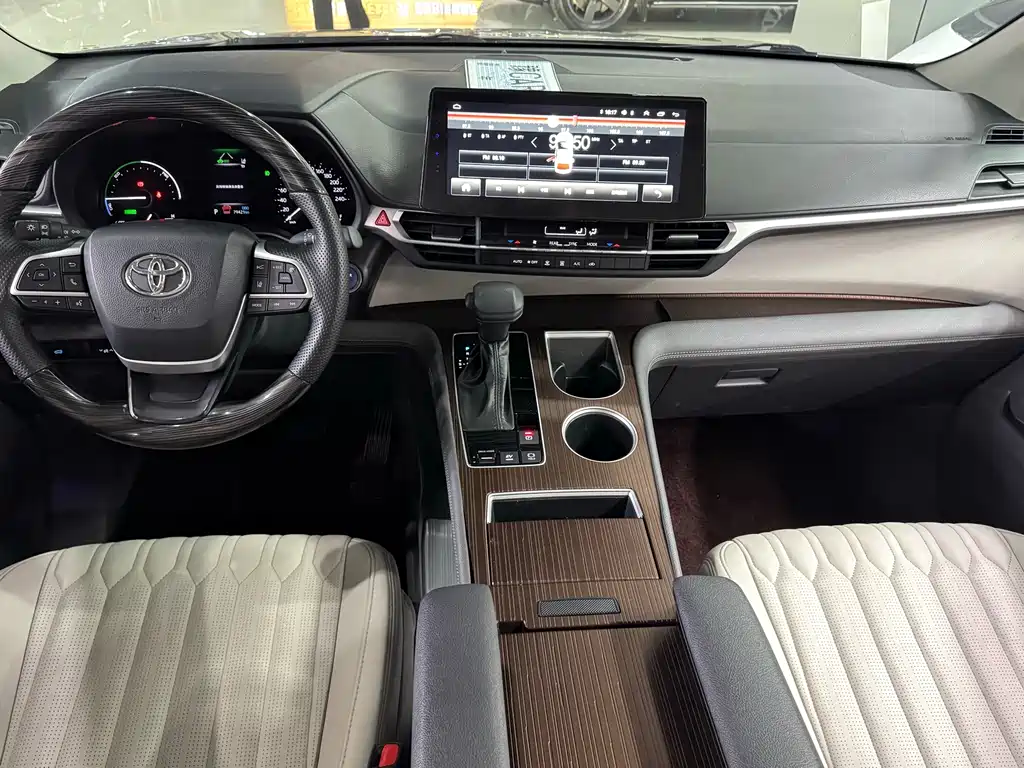 Toyota Sienna 2024 — фото 11