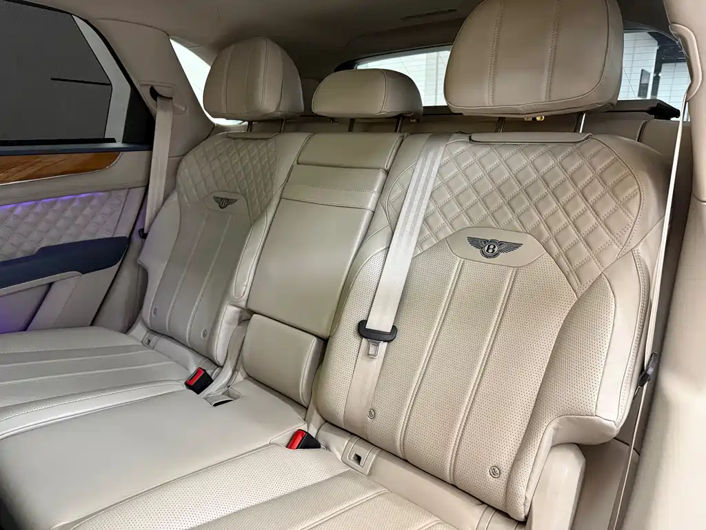 Bentley Bentayga 2021 — фото 11