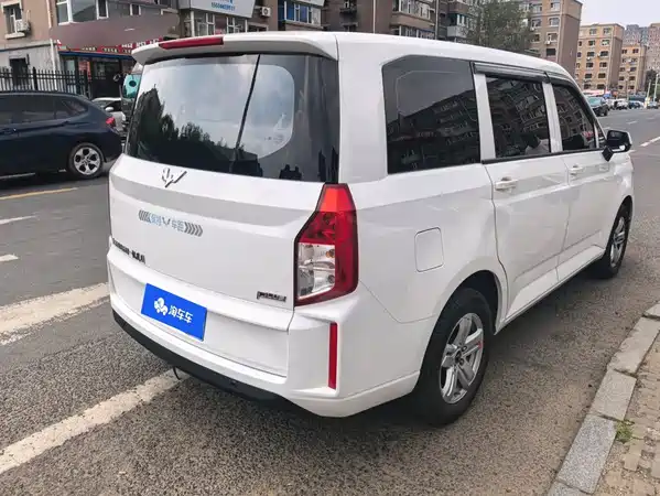 Wuling Hongguang PLUS 2023