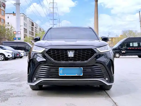 Toyota Crown Kluger 2024