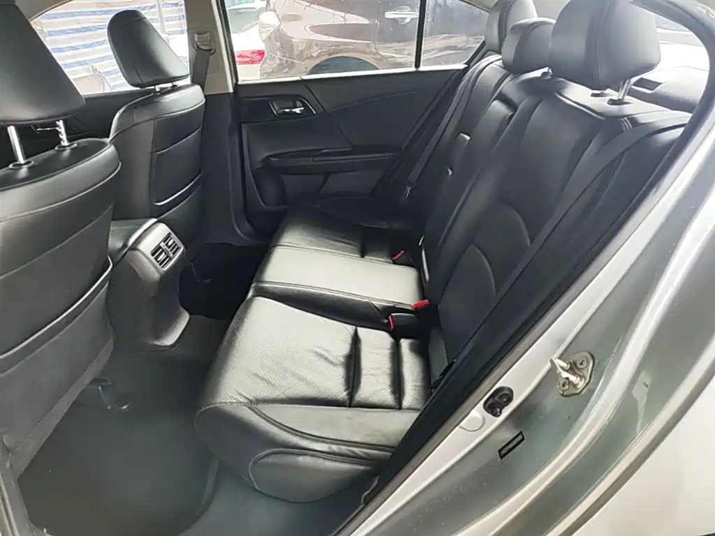 Honda Accord 2017 — фото 17